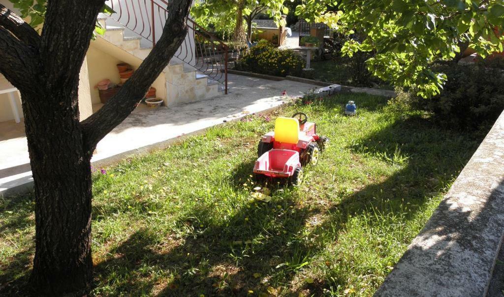 Apartmani Volga Petrcane Luaran gambar